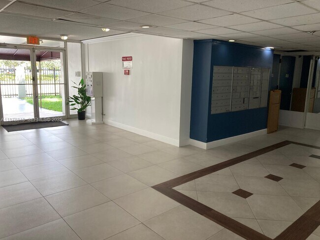 Photo - 16450 NW 2nd Ave Unidad 401