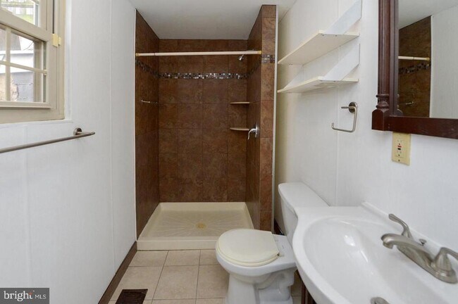 Photo - 1905 Waterloo St