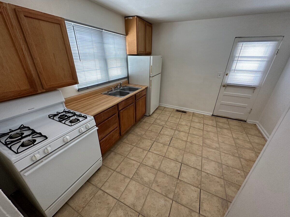 Photo - 805 W Main St