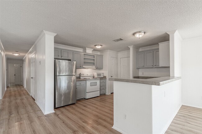 Photo - 112 Varsity Dr