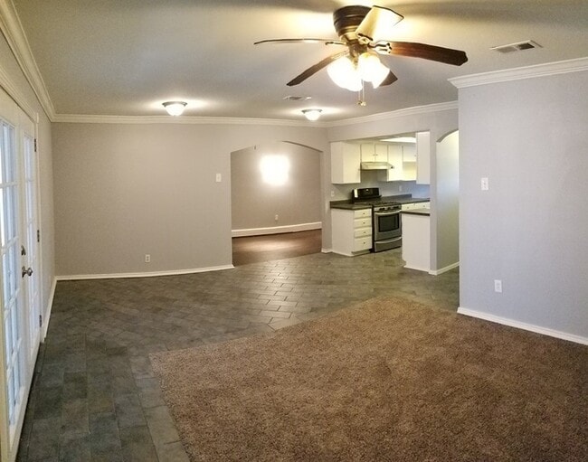 Photo - 1002 Quebec Dr