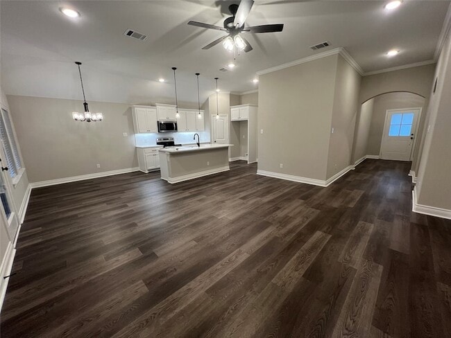 Photo - 702 Tippit Ln