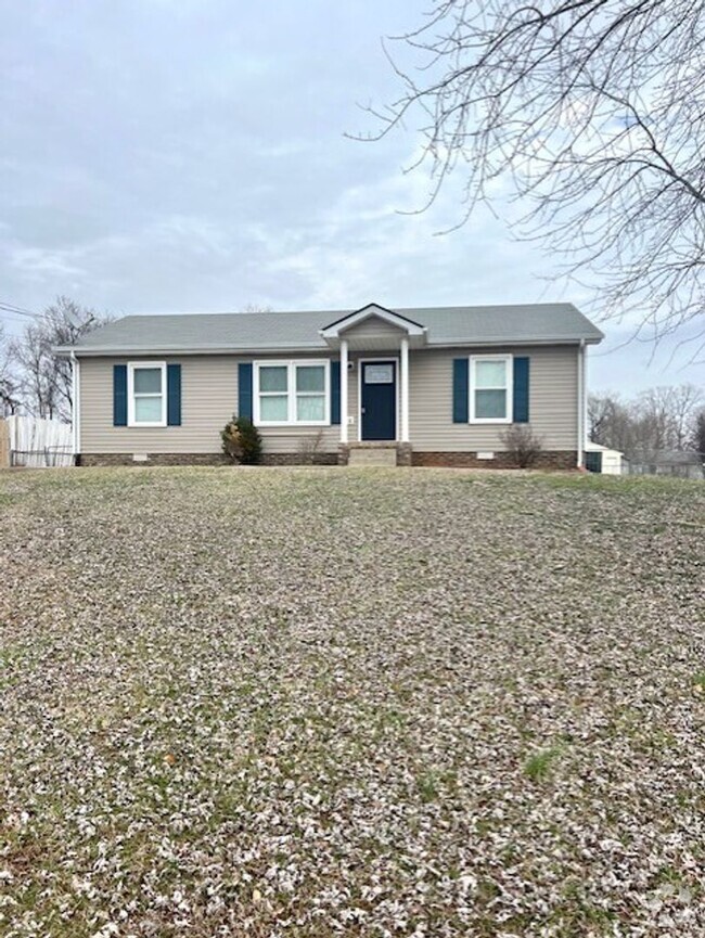 Building Photo - AVAILABLE March 1st! 3 Bedroom, 2 Bath Hom... Rental