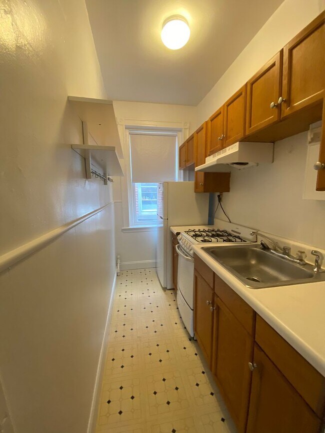 Photo - 1826 Beacon St