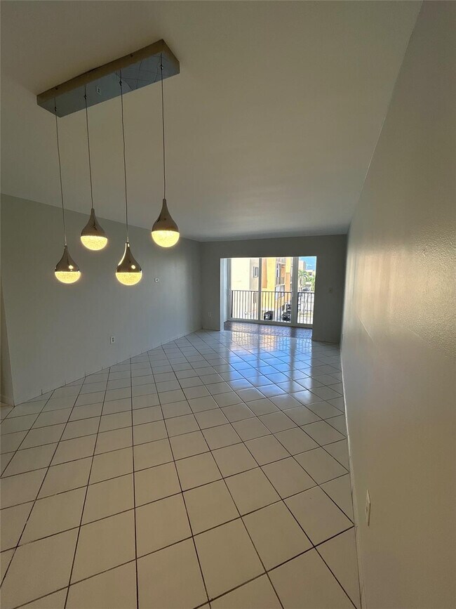 Photo - 1855 W 60th St Unit 325