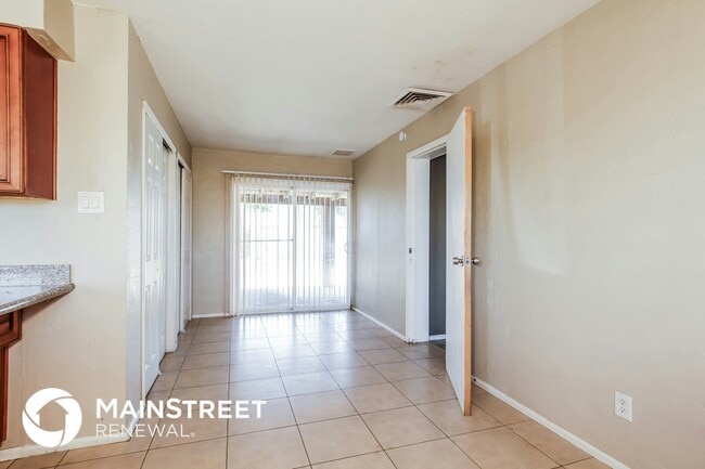 Photo - 2522 N 48th Dr