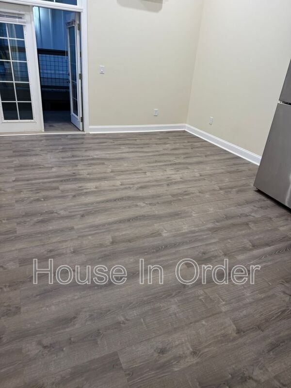 Photo - 200 Cowan St