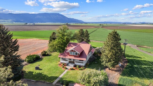 Photo - Beautiful craftsman style farmhouse outsid...