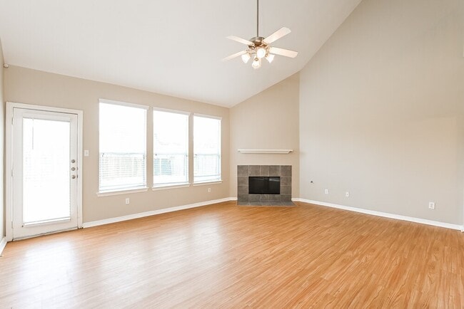 Photo - 2307 Siegen Dr