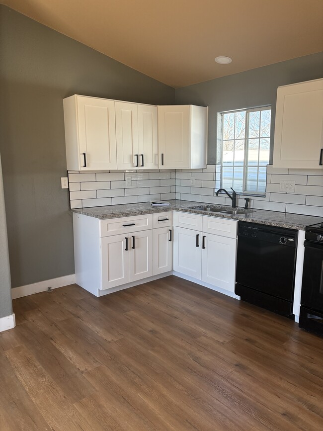 4321 N Mobile Cir E