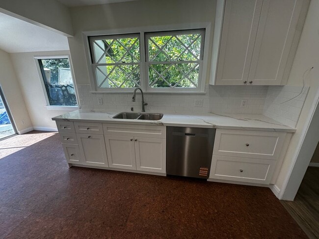 Photo - 2151 N Altadena Dr