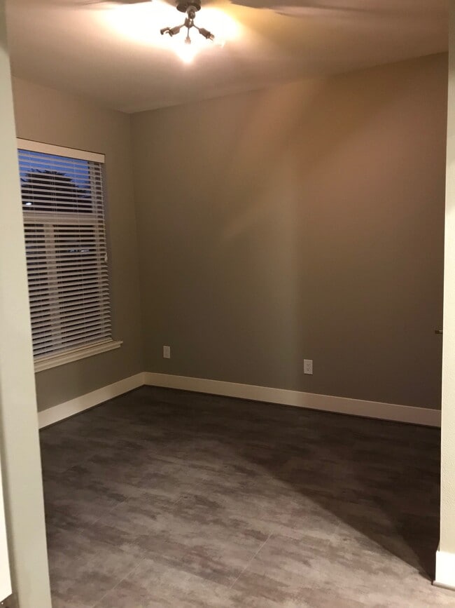 Bedroom - 414 Kirman Ave. Unit B