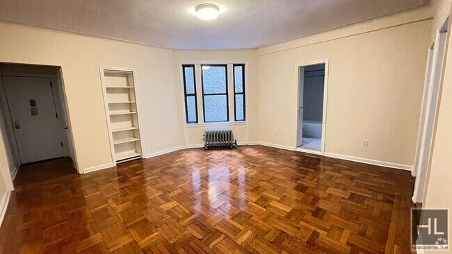 Building Photo - 2 Bedroom 1 Bath Apartment In Midtown $5,8... Unit 4B