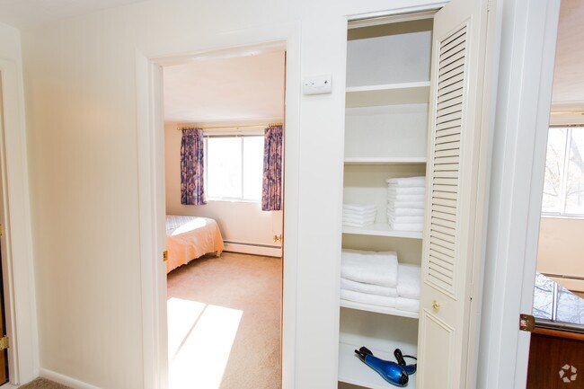 J.E. Furnished Apartments of Waltham