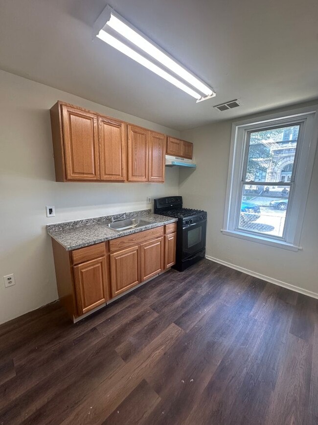 336 W 8th St Unit C