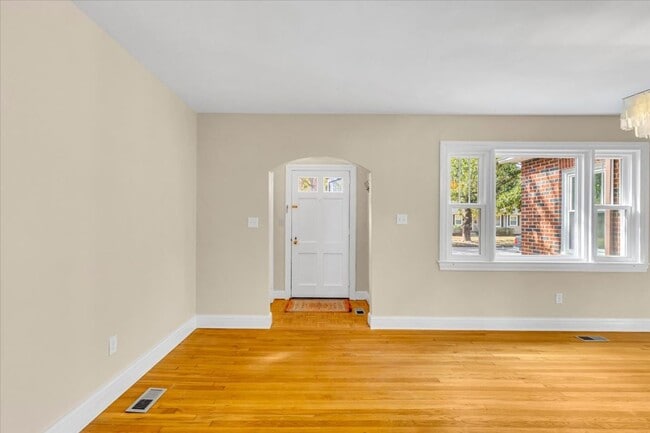 Photo - 308 E 55th St