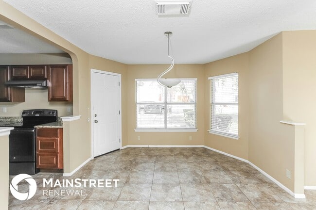 Photo - 823 Meadow Stone