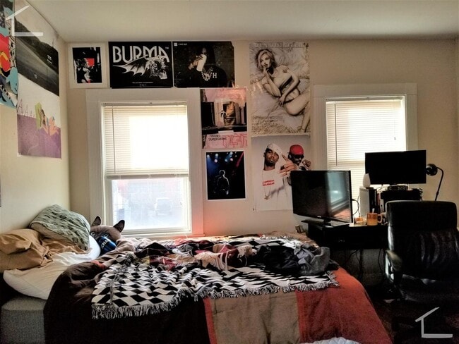 Photo - Great Deal! 5-bed, 3-bath Allston Apartment Near the B Line!