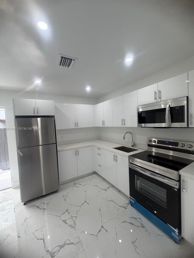 Photo - 2431 NW 23rd St Unit 1