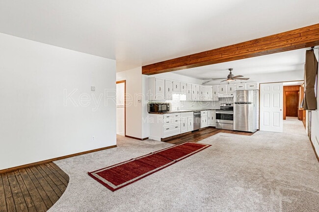 Photo - 400 Lily Ln
