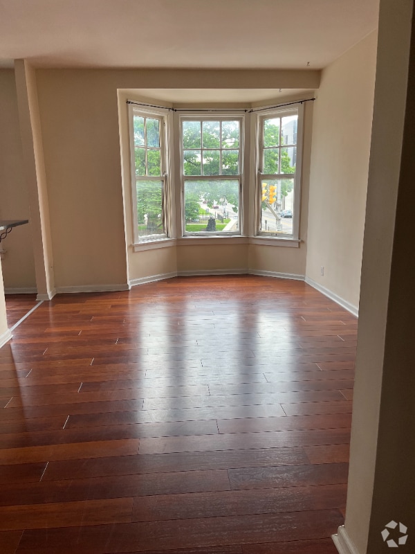 Building Photo - 402 N Delaware St Rental