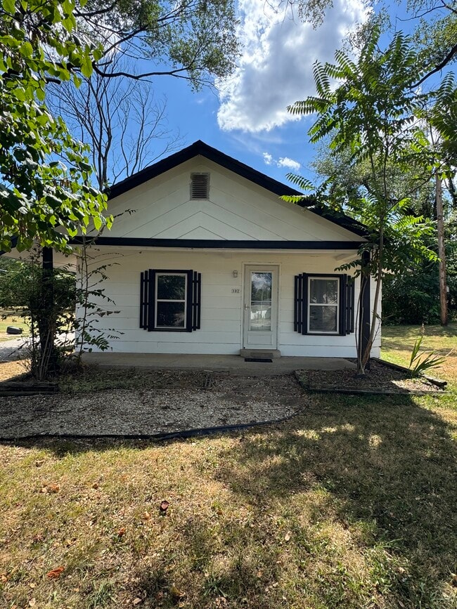 Photo - 102 Dyer Dr House
