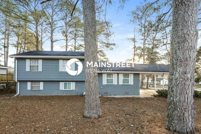 Building Photo - 5 Bedroom Pet-Friendly Home in JONESBORO, GA with Main Street Renewal