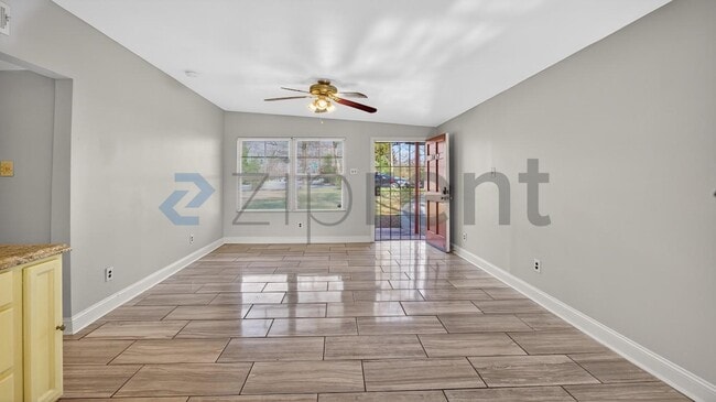 Photo - 1657 Thornton Pl SW