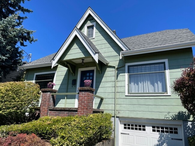Building Photo - Immaculate and Updated Mid Century Home in Whittier Heights