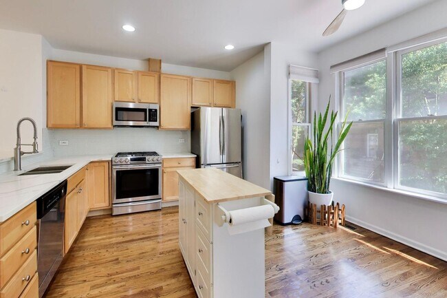 Photo - 1225 W Lexington St