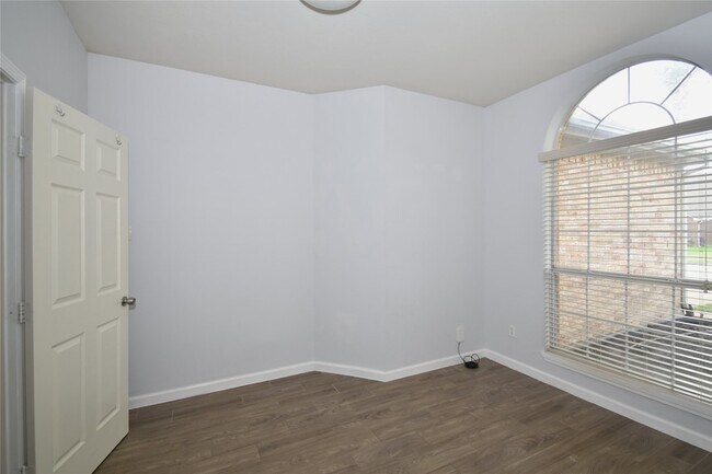 Photo - 20703 Whitevine Way