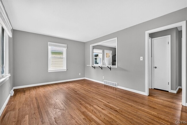 Photo - 211 Windemere Rd