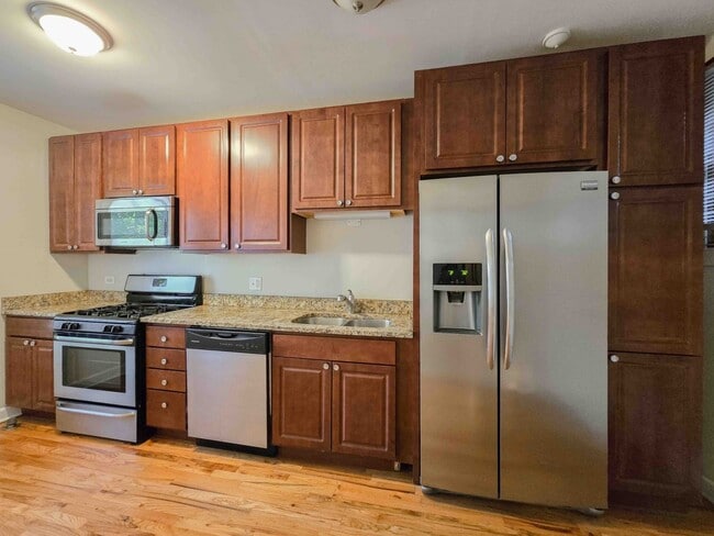 Building Photo - 5057 N Wolcott Ave Unit 1