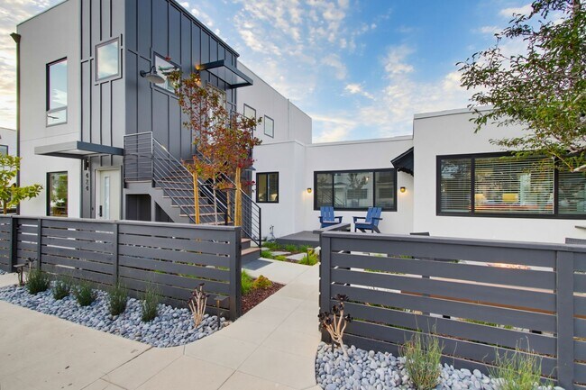 422 Arbor Dr Unit 422 Arbor Drive (Upper Unit)