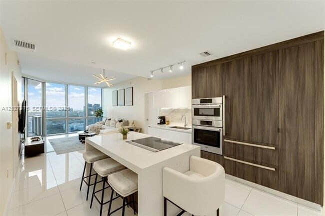 Photo - 851 NE 1st Ave Unidad 851 NE 1st Ave # 2308