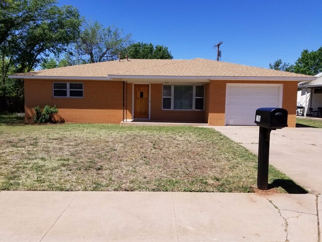 UPDATED LARGE 3 BEDROOM HOME - UPDATED LARGE 3 BEDROOM HOME