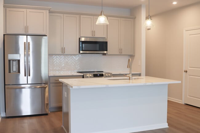 Photo - 493 Crown Dr