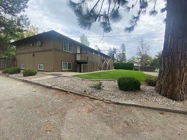Building Photo - Great Spokane Valley Location-2 bed 1 bath... Unit 10622-B Rental