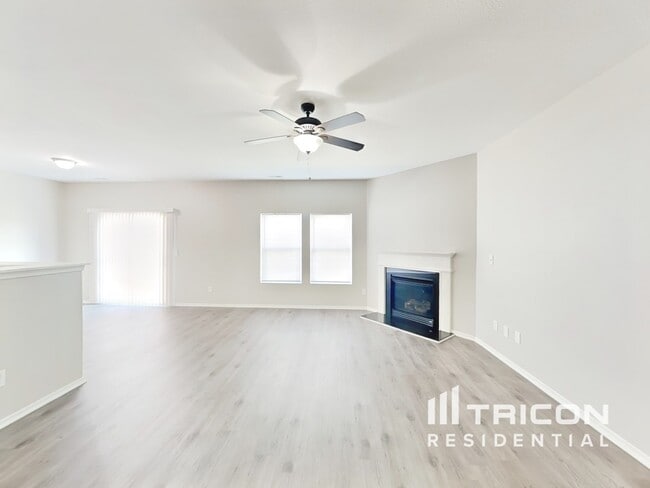 Photo - 964 Willow Creek Dr