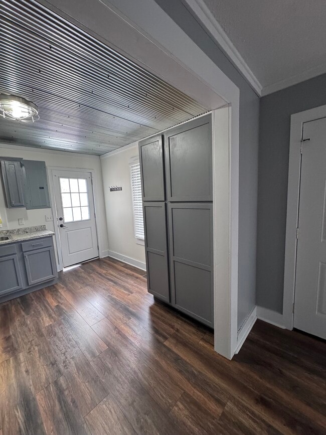 Photo - 1615 N Maple Ave