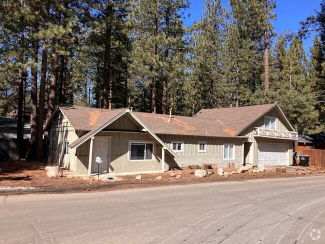 Building Photo - Large house with 2 car garage