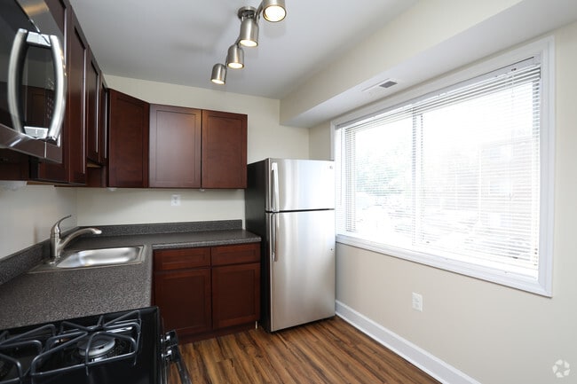 1BA, 1BA - 737 SF