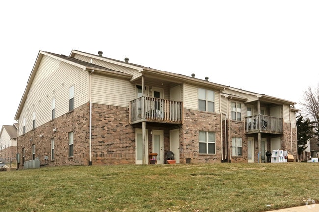Derbytowne Apartments - Derbytowne Apartments
