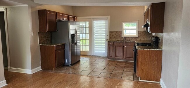 Photo - 1103 Southside Dr