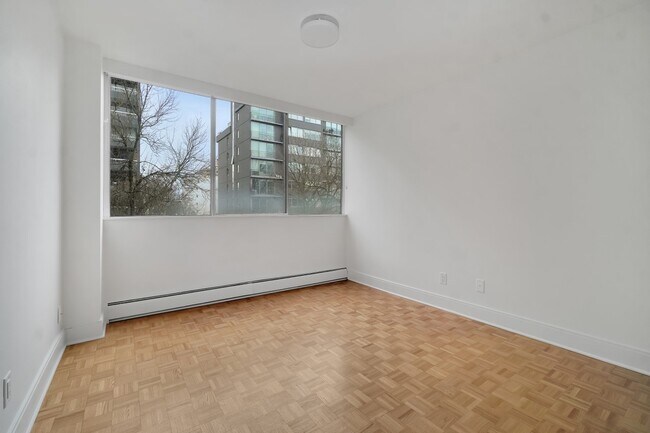 Photo - 1433 Burnaby St