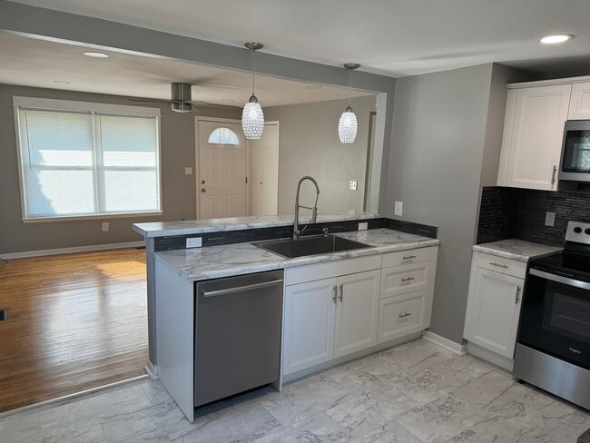 Photo - 2431 Shadowood Dr