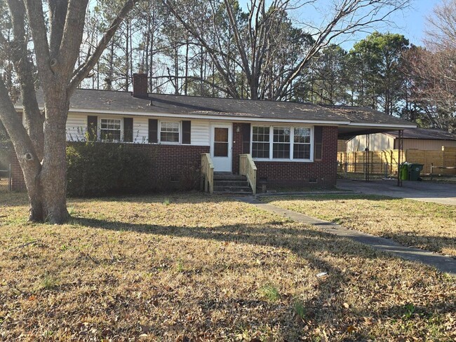 Charming 3-Bedroom Home Near I-77 & Fort J... - Charming 3-Bedroom Home Near I-77 & Fort J...