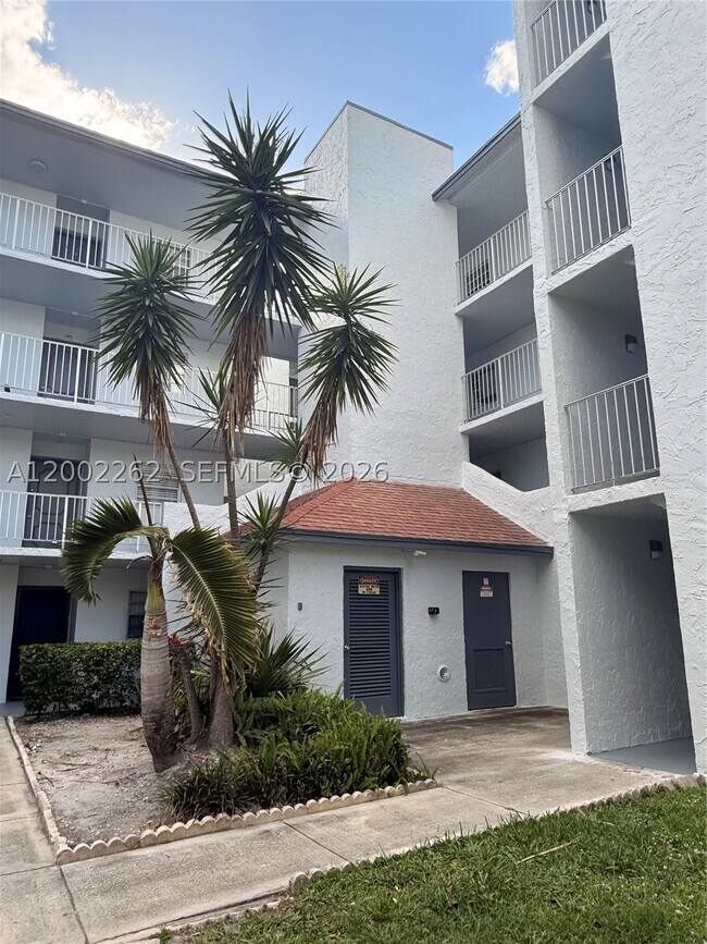 Photo - 9440 Live Oak Pl Unit 304
