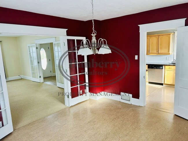 Photo - 436 E 5th St