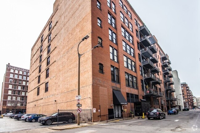 Building Photo - Gorgeous Loft Unit 311